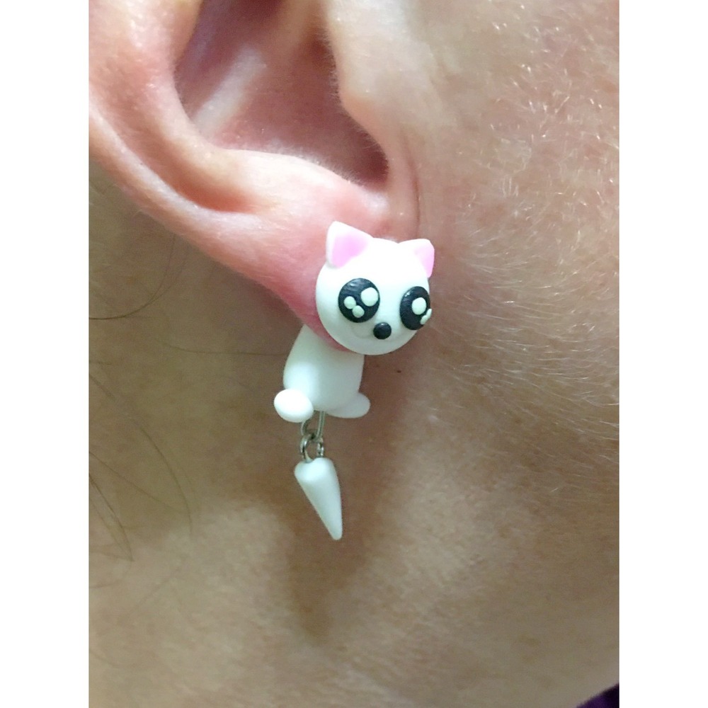 Adorable cat earrings